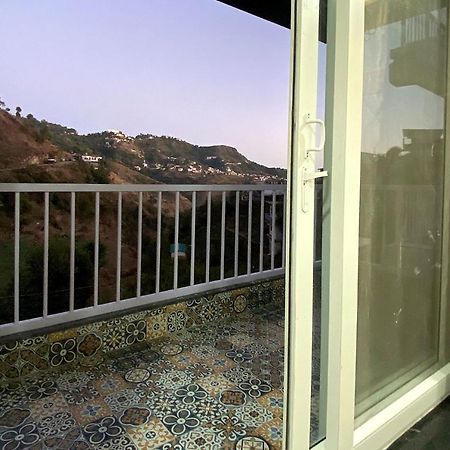 Sl Manor Hill Resort Мусори Екстериор снимка